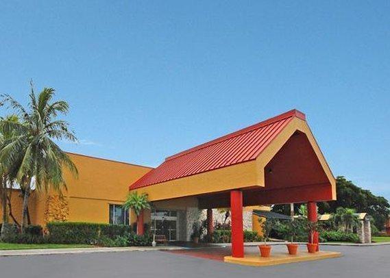 Clarion Hotel Fort Myers Ngoại thất bức ảnh